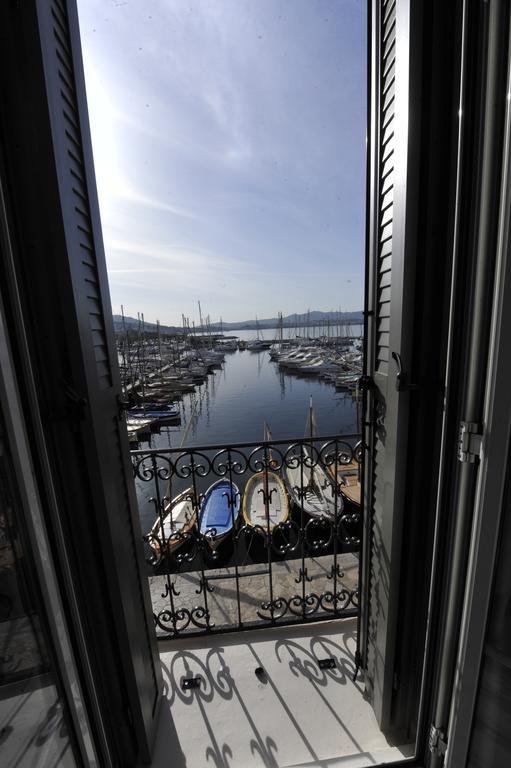 Hotel Restaurant De La Tour Sanary-sur-Mer Exterior foto