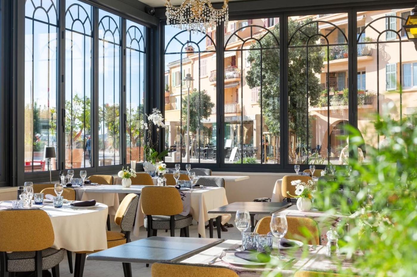 Hotel Restaurant De La Tour Sanary-sur-Mer Exterior foto