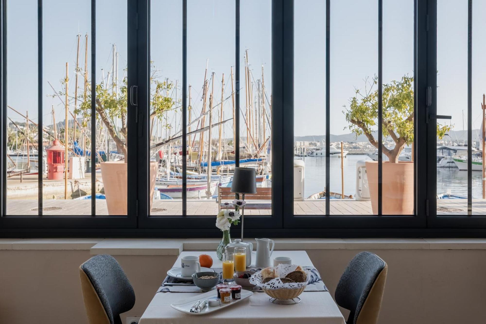 Hotel Restaurant De La Tour Sanary-sur-Mer Exterior foto