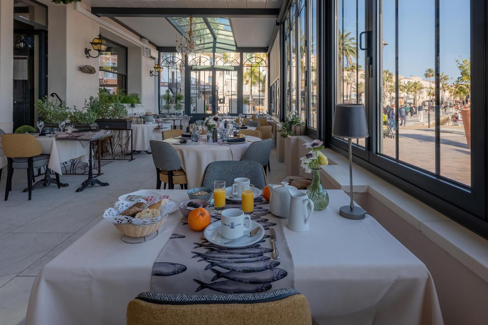 Hotel Restaurant De La Tour Sanary-sur-Mer Exterior foto