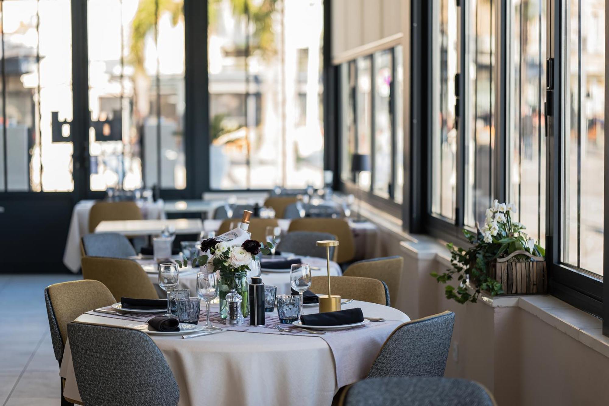 Hotel Restaurant De La Tour Sanary-sur-Mer Exterior foto