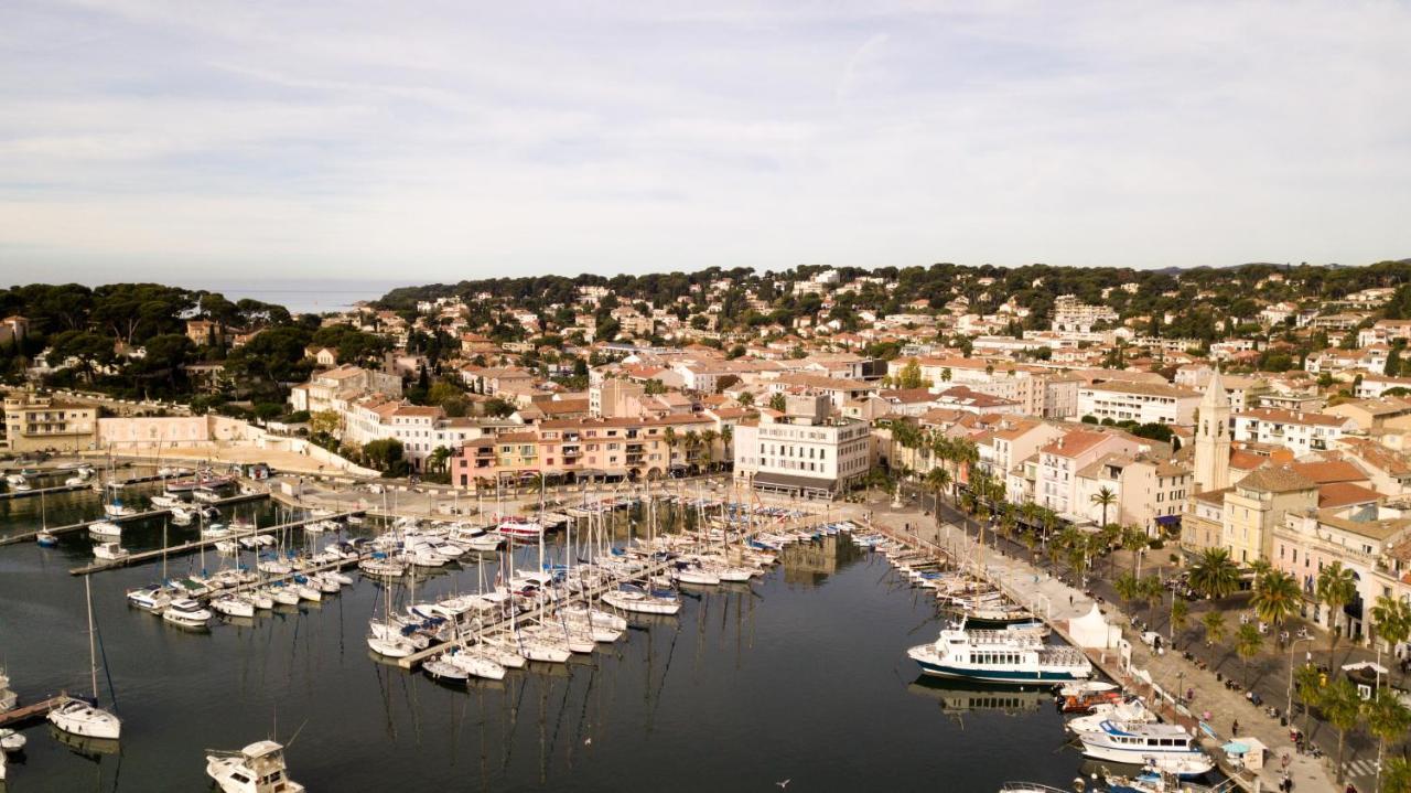 Hotel Restaurant De La Tour Sanary-sur-Mer Exterior foto